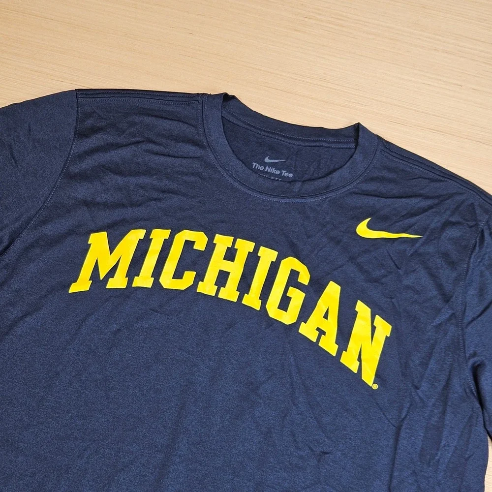 Michigan Wolverines Nike T-Shirt Mens M Navy Legend SS Tee M21418 Gym Active